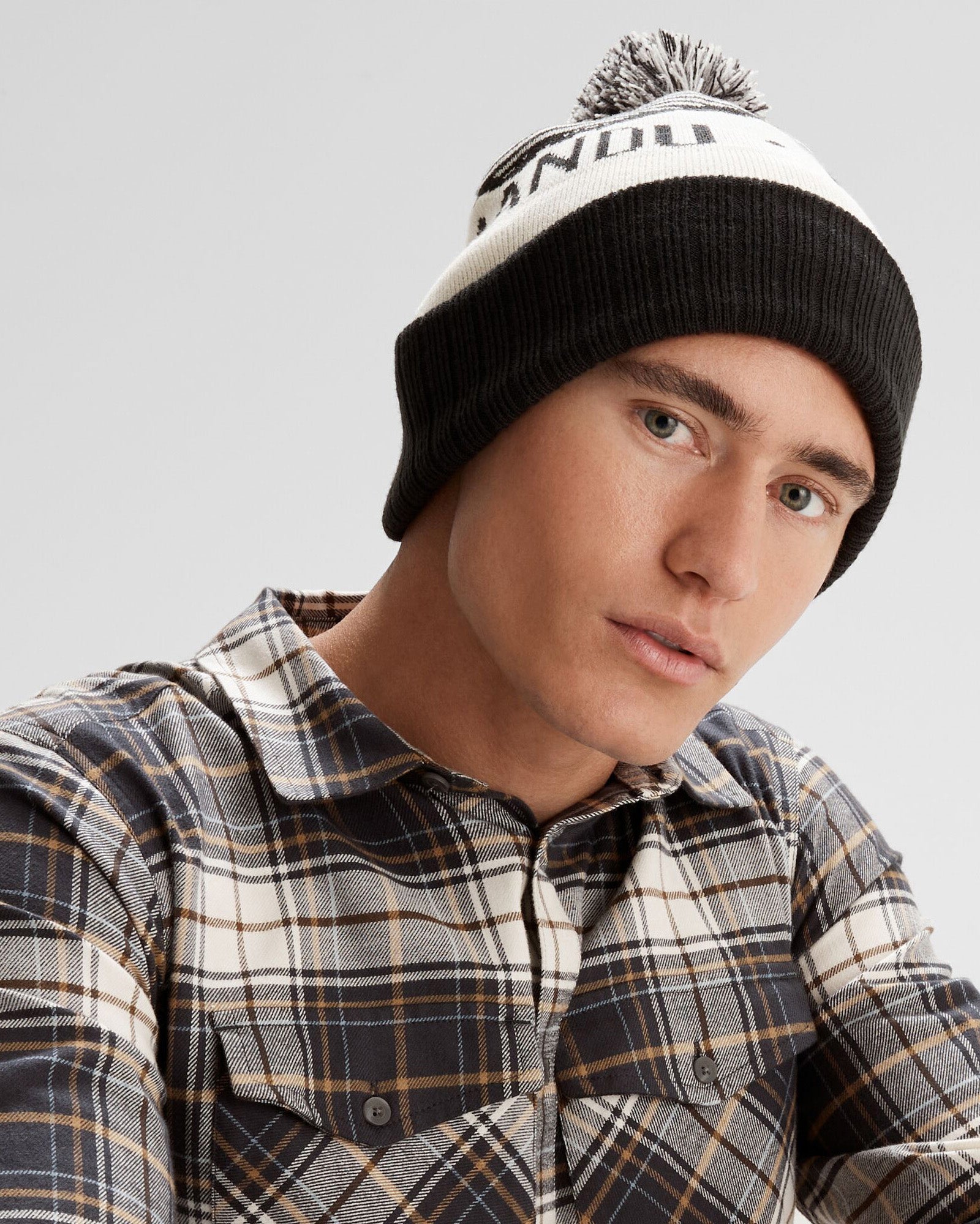 b0618_nzh_mtn_skies_pompom_beanie_b_1743633377000