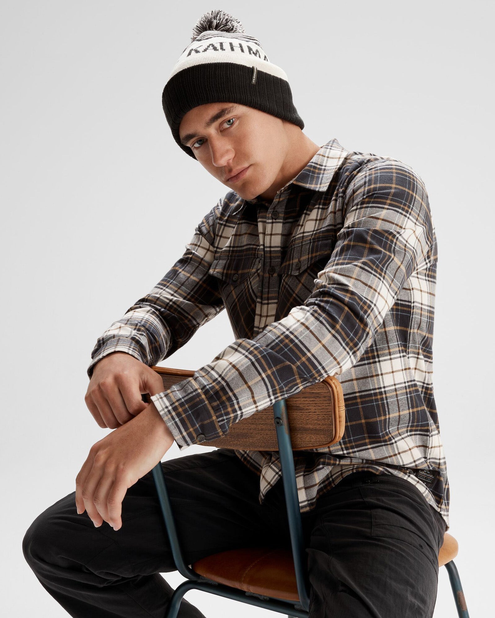 b0618_nzh_mtn_skies_pompom_beanie_e_1743633379000