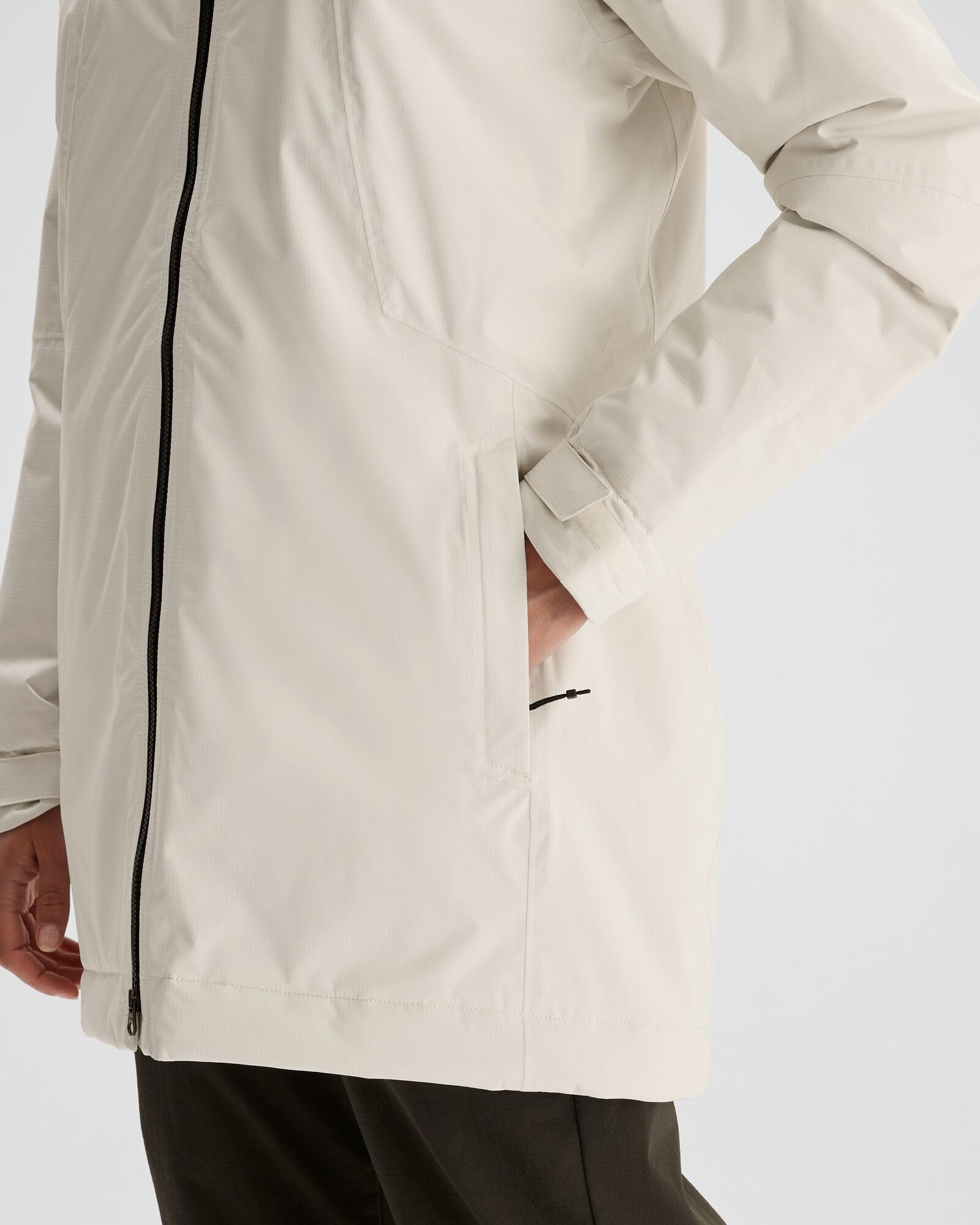 b0685_013_trailhead_2l_womens_novaloft_rain_parka_n_f_1743633119000