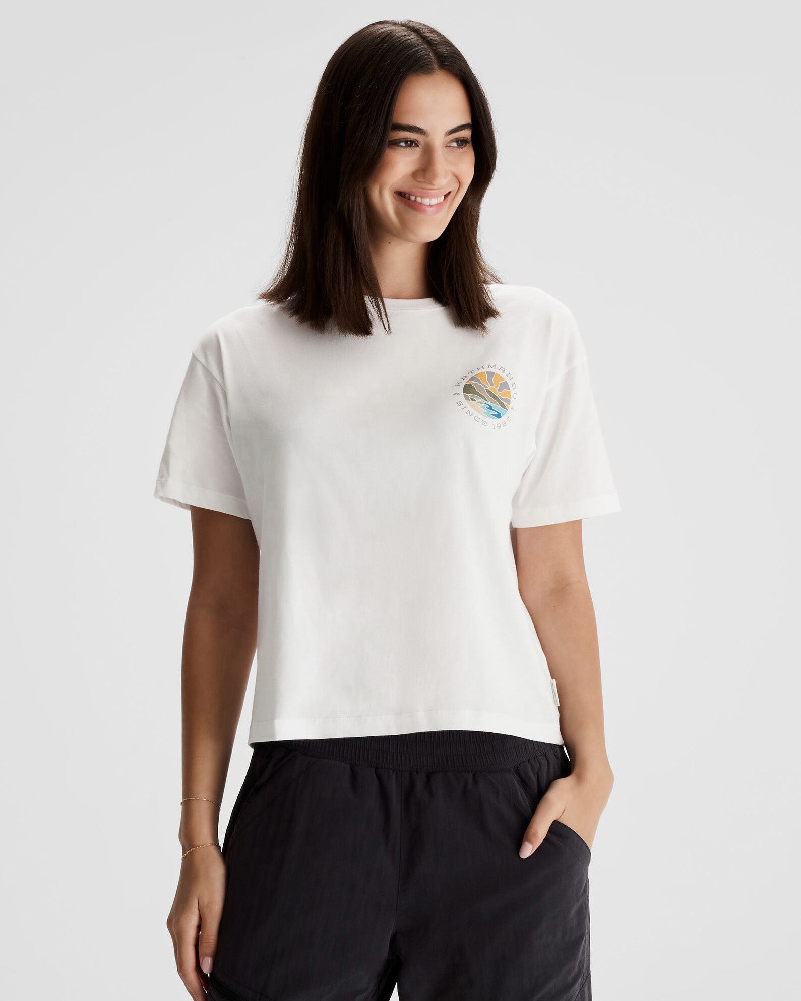 b0994_002_womens_sunburst_logo_organic_cotton_short_sleeve_t_a_1743632426000